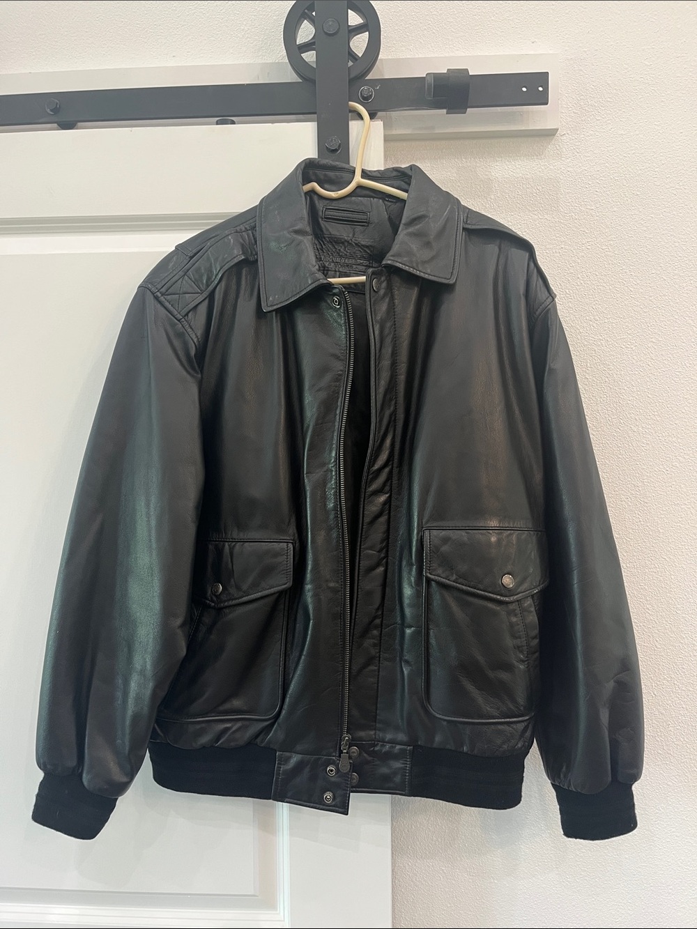 Roundtree & Yorke Black Leather Bomber Jacket